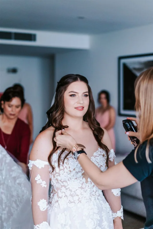 Bridal hair and makeup by Yulia Kuzmina in the Southern Highlands, photograph 04
