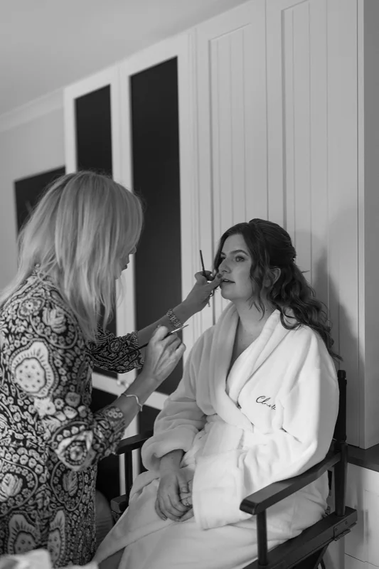 Yulia Kuzmina working as a hair and makeup artist in the Southern Highlands, photograph 01