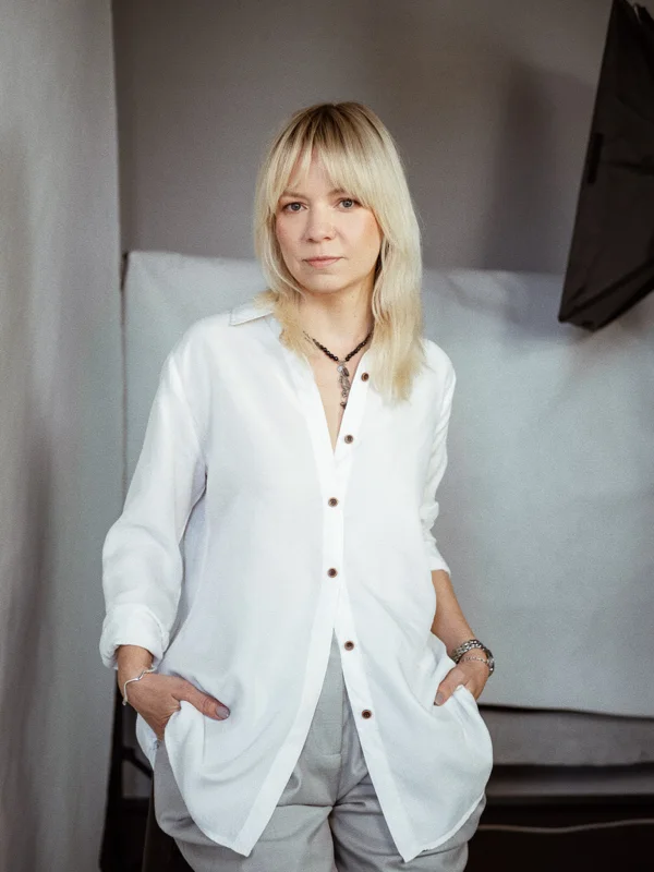Yulia Kuzmina working as a hair and makeup artist in the Southern Highlands, photograph 11