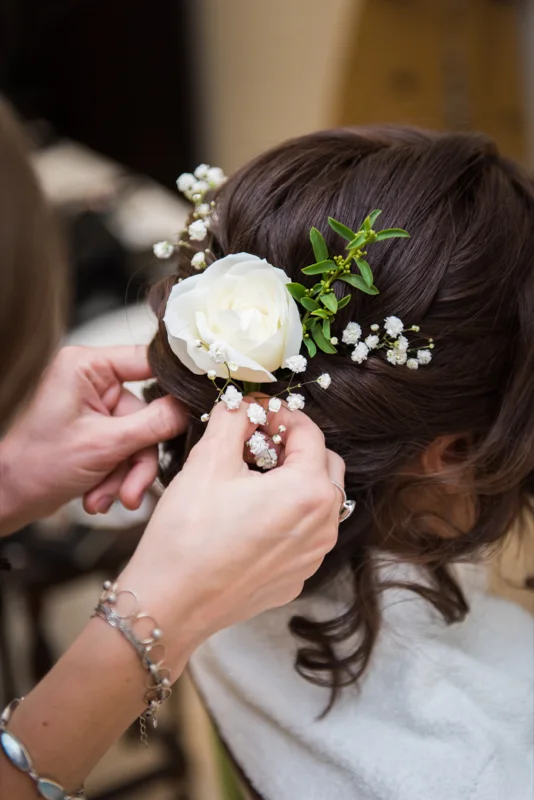 Yulia Kuzmina working as a hair and makeup artist in the Southern Highlands, photograph 12