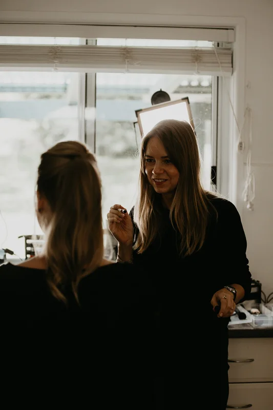 Yulia Kuzmina working as a hair and makeup artist in the Southern Highlands, photograph 13