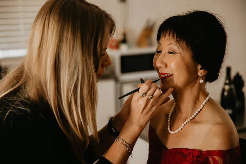 Yulia Kuzmina working as a hair and makeup artist in the Southern Highlands, photograph 09