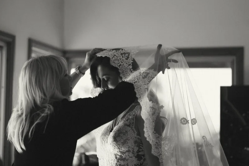 Yulia Kuzmina working with a bride